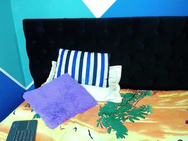 Live sex webcam photo for Mia-kell #276483831