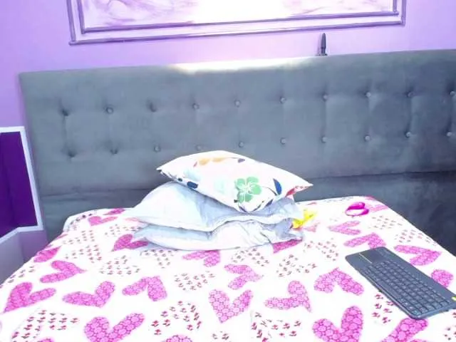 Live sex webcam photo for Mia-kell #276874231