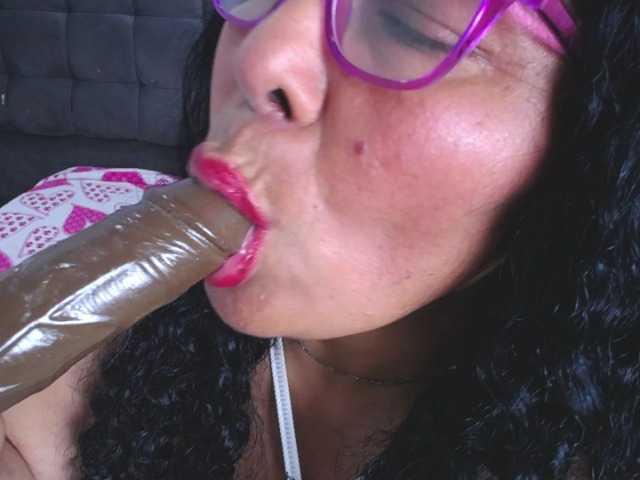 Live sex webcam photo for Mia-kell #277312795