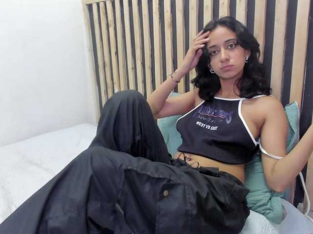 Live sex webcam photo for Mia-kh4lifa18 #275679813