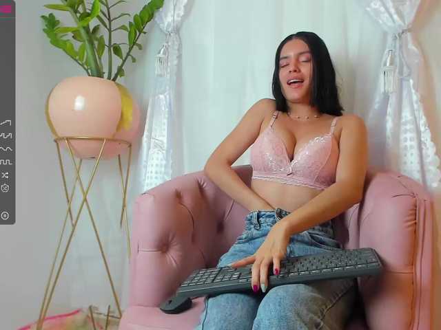 Live sex webcam photo for Mia0316 #275912600