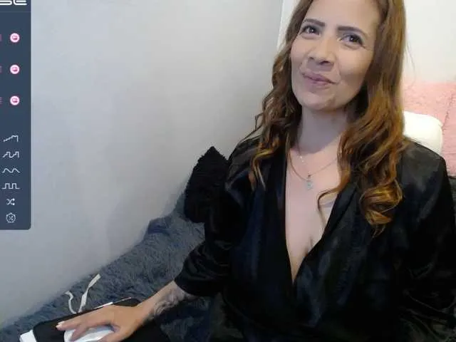 Live sex webcam photo for Mia1Smith5 #275561876