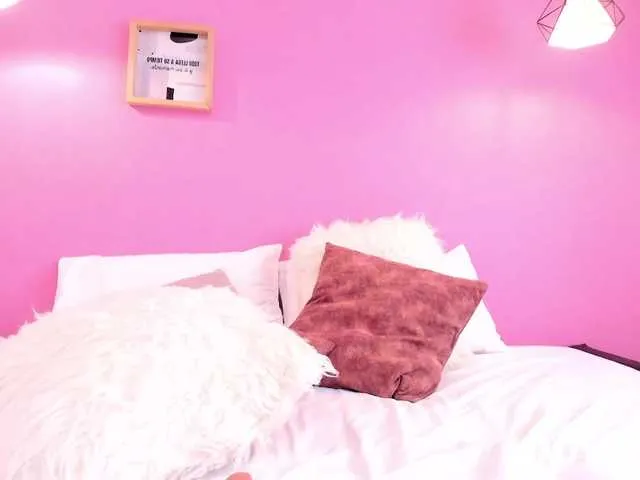 Live sex webcam photo for MiaAylin #290602160