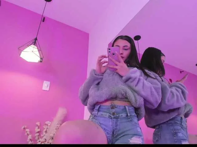 Live sex webcam photo for MiaAylin #290943386