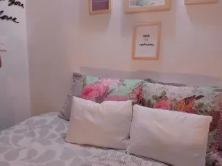 Live sex webcam photo for MiaBankss #157804731