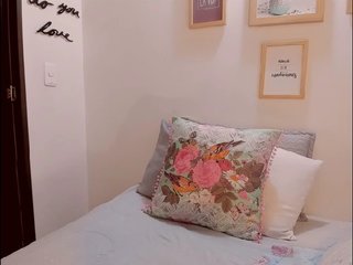 Live sex webcam photo for MiaBankss #192939922