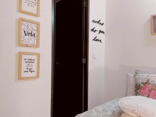 Live sex webcam photo for MiaBankss #193957004