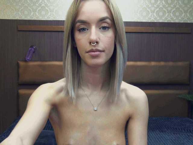 Live sex webcam photo for MiaBeeX #272048593