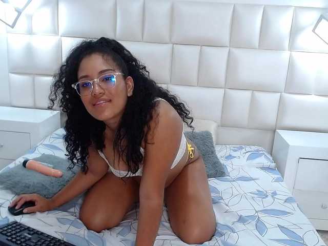 Live sex webcam photo for MiaBenett #273211499