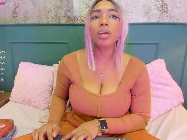 Live sex webcam photo for MiaBigBoobs #276108770