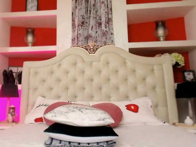 Live sex webcam photo for MiaBloom #291016136