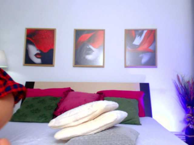 Live sex webcam photo for MiaBloom #292033462