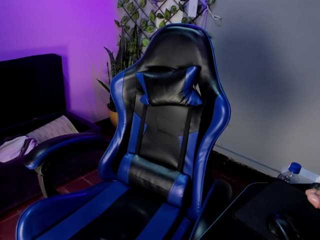 Live sex webcam photo for MiaBonnie #292425756