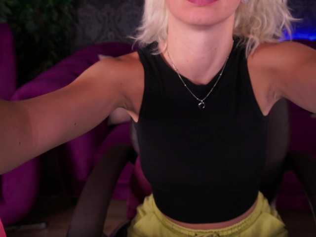 Live sex webcam photo for MiaBurkaa #289319115