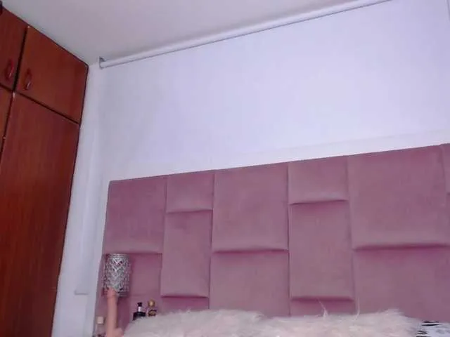 Live sex webcam photo for MiaConte #276118054