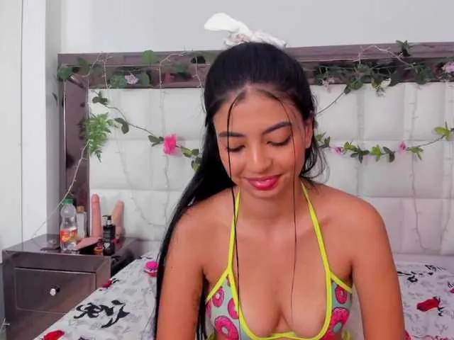 Live sex webcam photo for MiaConte #276575008