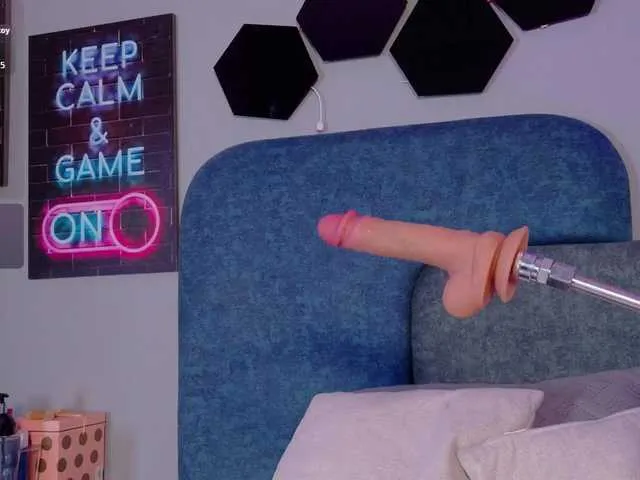 Live sex webcam photo for MiaCullens #294174415