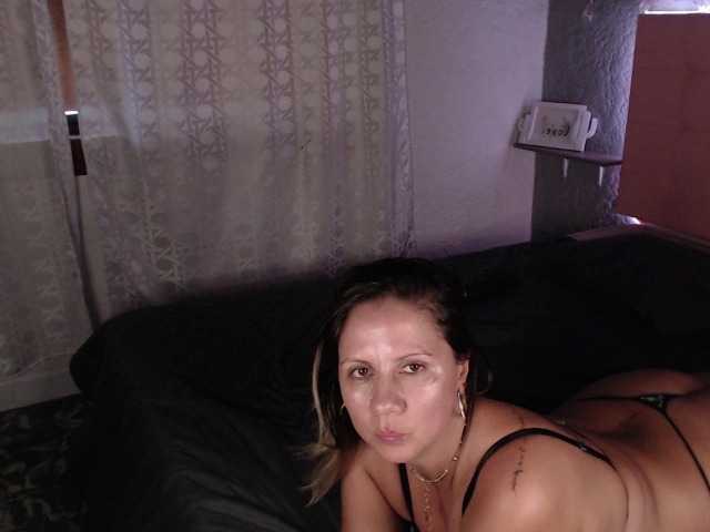 Live sex webcam photo for MiaDiiaz #276963180