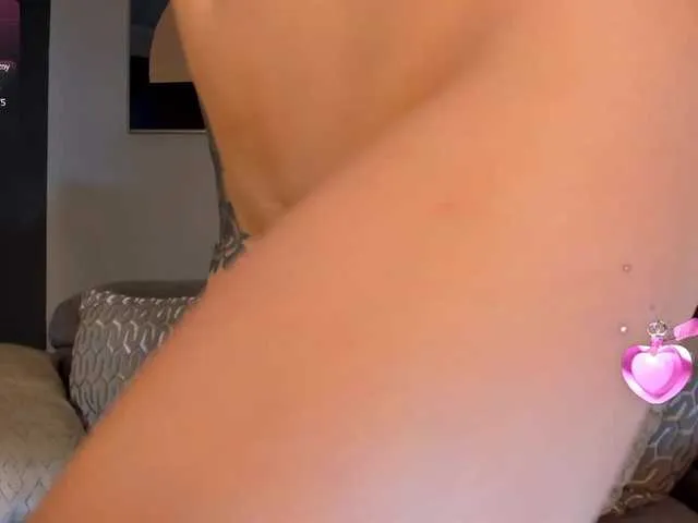 Live sex webcam photo for MiaFarrell #290374812