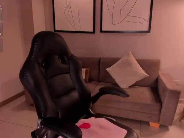 Live sex webcam photo for MiaFarrell #291378836