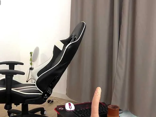 Live sex webcam photo for MiaHug #276906612