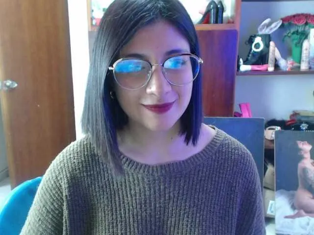 Live sex webcam photo for MiaJhons #273083735