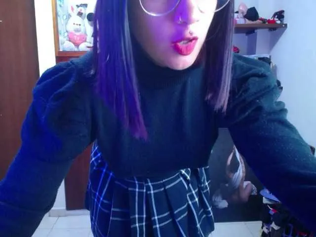 Live sex webcam photo for MiaJhons #273458186