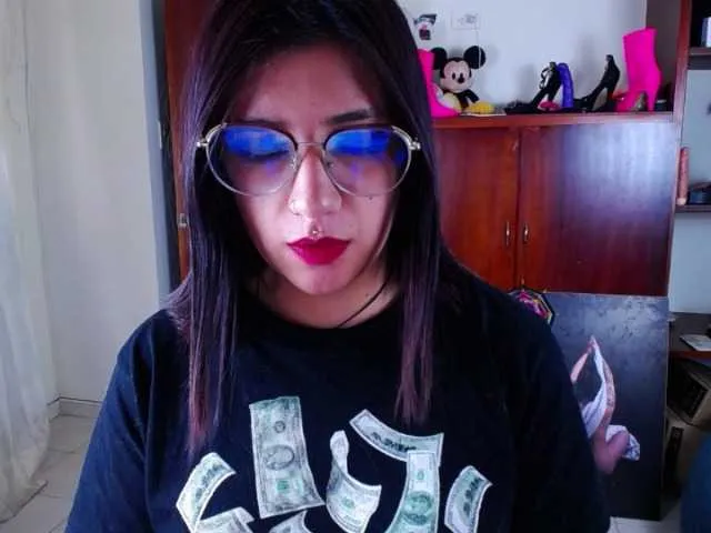 Live sex webcam photo for MiaJhons #273835652