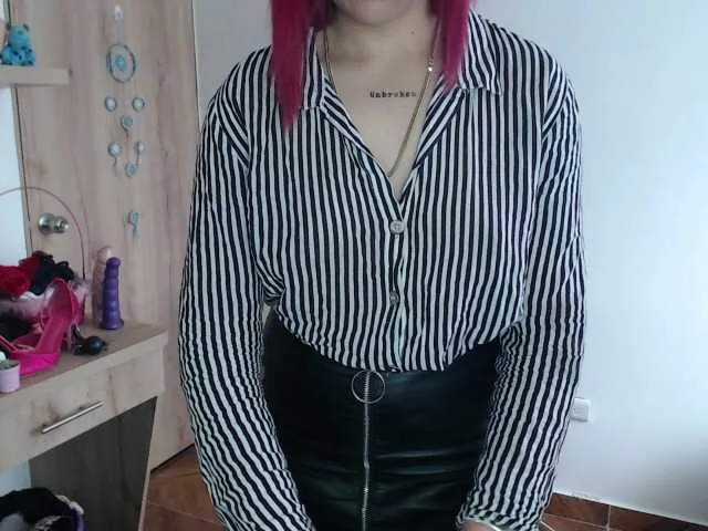 Live sex webcam photo for MiaJhons #275612977