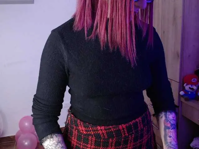 Live sex webcam photo for MiaJhons #276152976