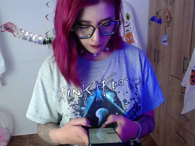 Live sex webcam photo for MiaJhons #276516285