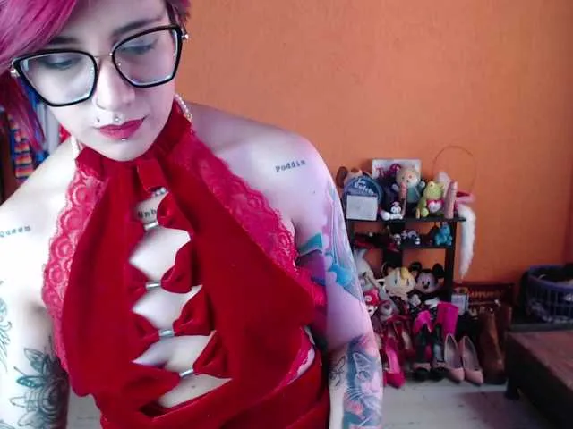 Live sex webcam photo for MiaJhons #289042176