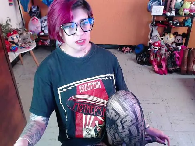 Live sex webcam photo for MiaJhons #290001513