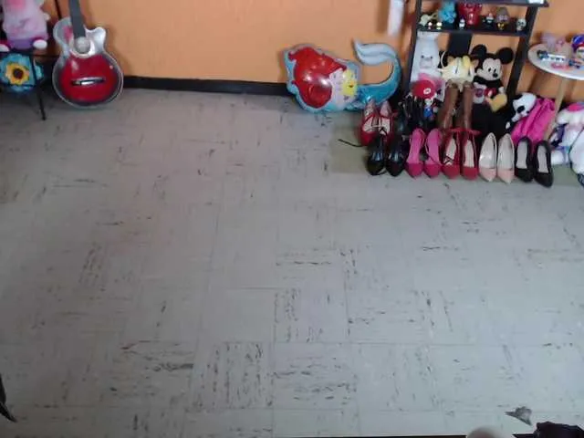 Live sex webcam photo for MiaJhons #290330620