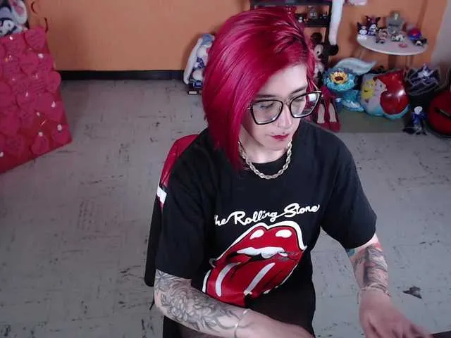 Live sex webcam photo for MiaJhons #290643206