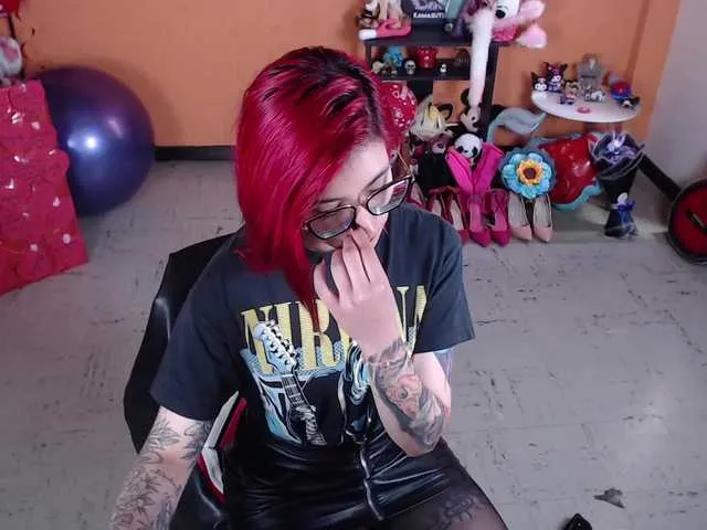 Live sex webcam photo for MiaJhons #290691610