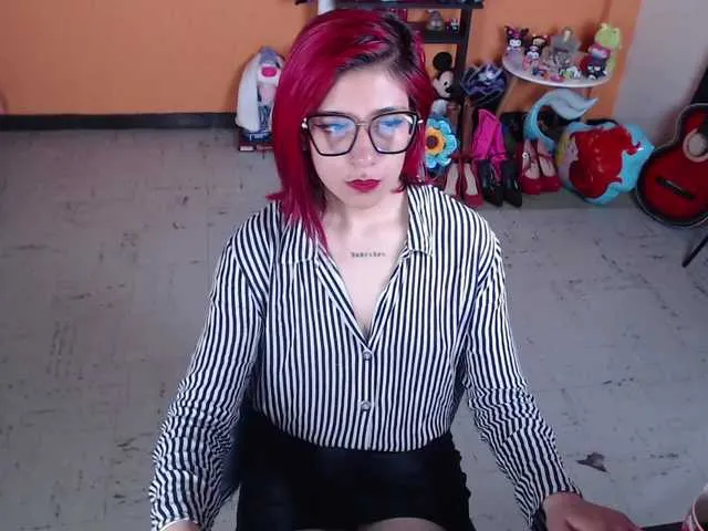 Live sex webcam photo for MiaJhons #290890106