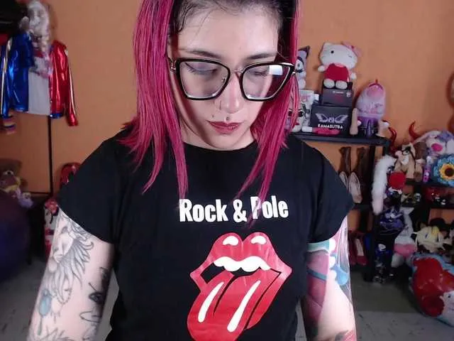 Live sex webcam photo for MiaJhons #291273737