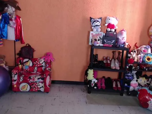 Live sex webcam photo for MiaJhons #291340542