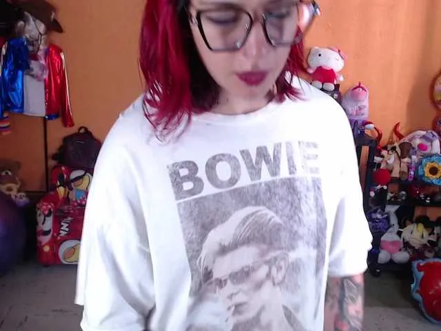 Live sex webcam photo for MiaJhons #291360940