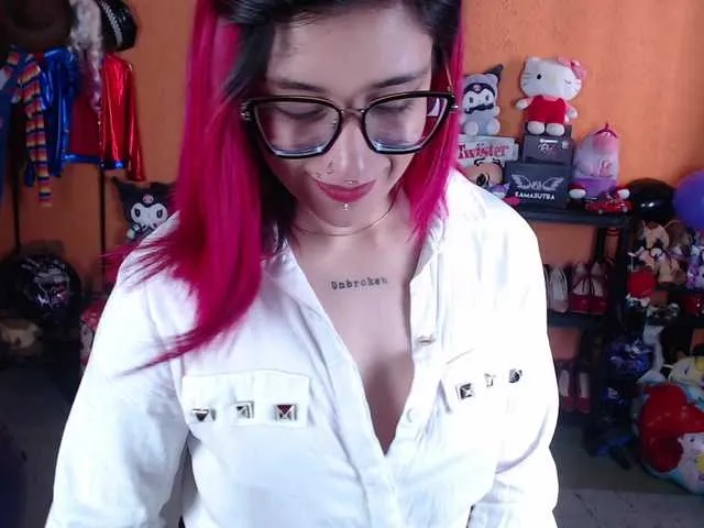 Live sex webcam photo for MiaJhons #291760552