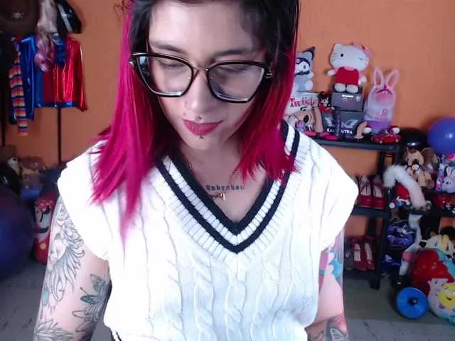 Live sex webcam photo for MiaJhons #291925843