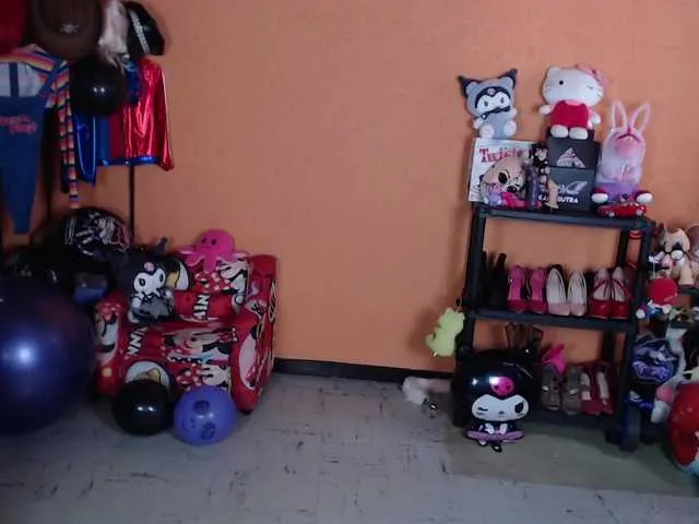 Live sex webcam photo for MiaJhons #291982057