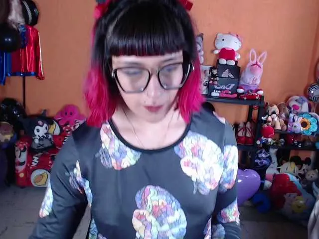 Live sex webcam photo for MiaJhons #292068673