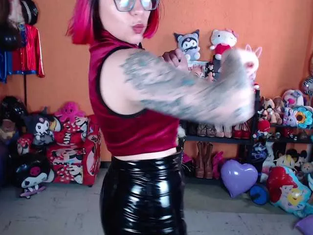 Live sex webcam photo for MiaJhons #292082921