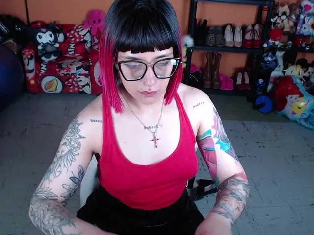 Live sex webcam photo for MiaJhons #292145848