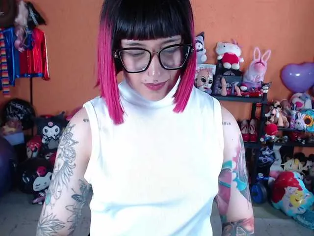 Live sex webcam photo for MiaJhons #292229899