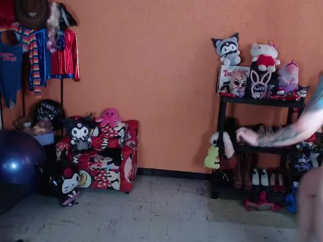 Live sex webcam photo for MiaJhons #292236975