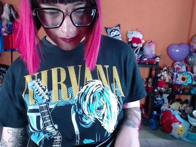 Live sex webcam photo for MiaJhons #292302592