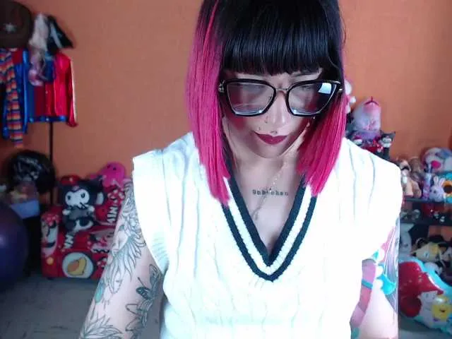 Live sex webcam photo for MiaJhons #292316217